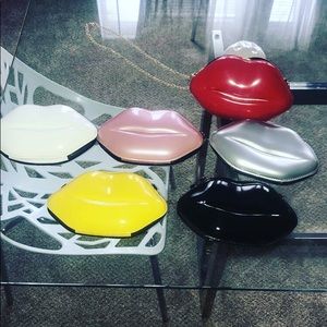 Lip purses